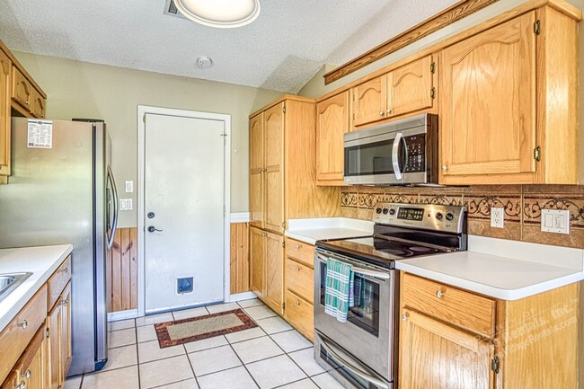 Building Photo - East Gate Area | Home | Unfurnished