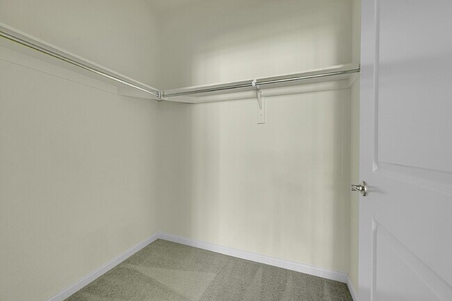 Building Photo - $2,044.95 - 2 Bed, 2 Bath Ground Floor Condo with AC, and In Unit Laundry!