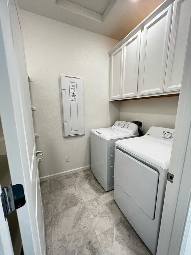 Building Photo - 8081 Bossa Nova Way