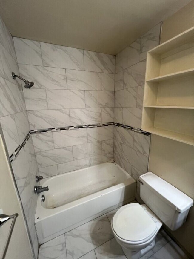 Building Photo - Brightside View