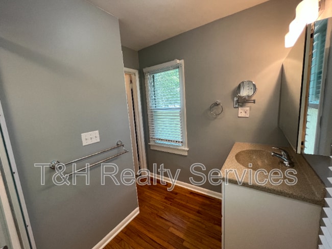 Building Photo - 8918 Birch St