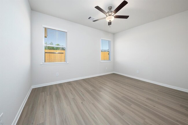 Building Photo - 15454 Maple Ter Dr