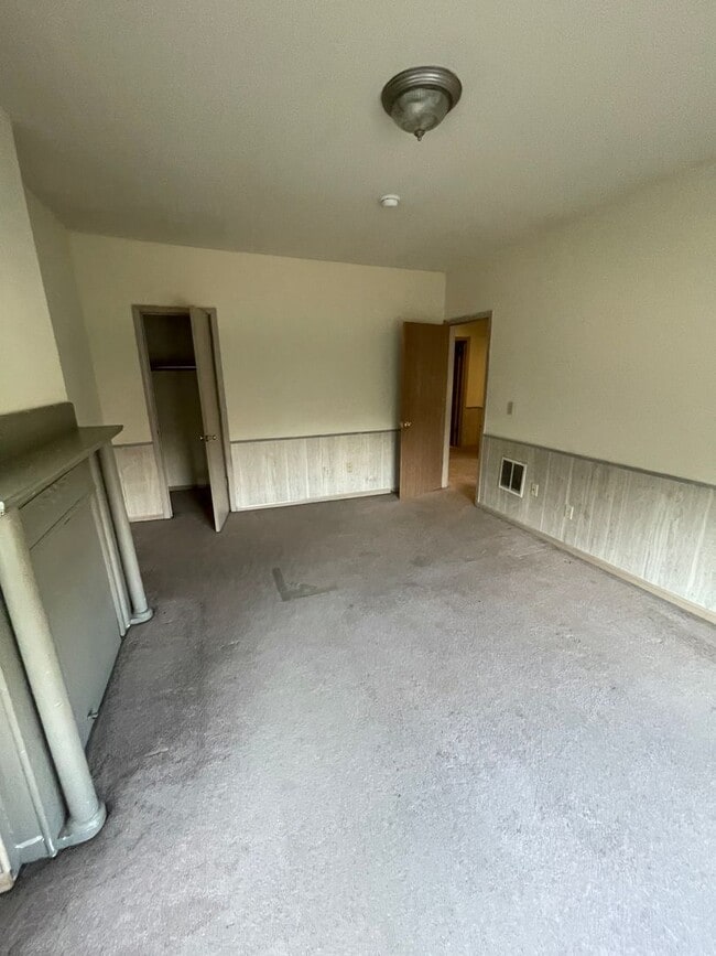 Building Photo - 194 E 14th Ave