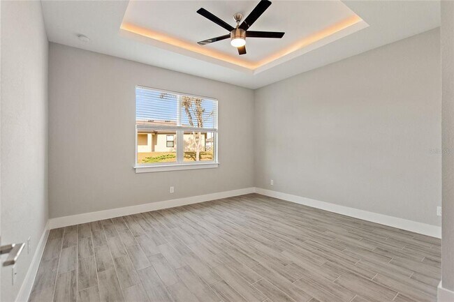 Building Photo - 123 Tulip Ln