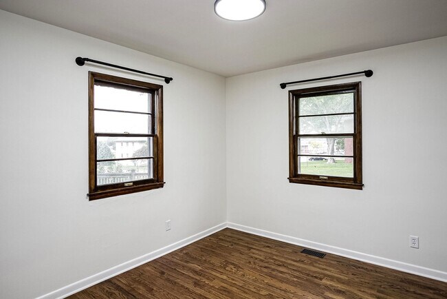 Building Photo - Beautiful 3-Bed, 2-Bath Home in West Omaha!