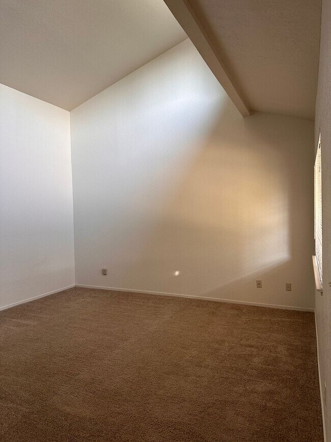 Building Photo - Charming 2/1 Duplex With Access To The Cou...