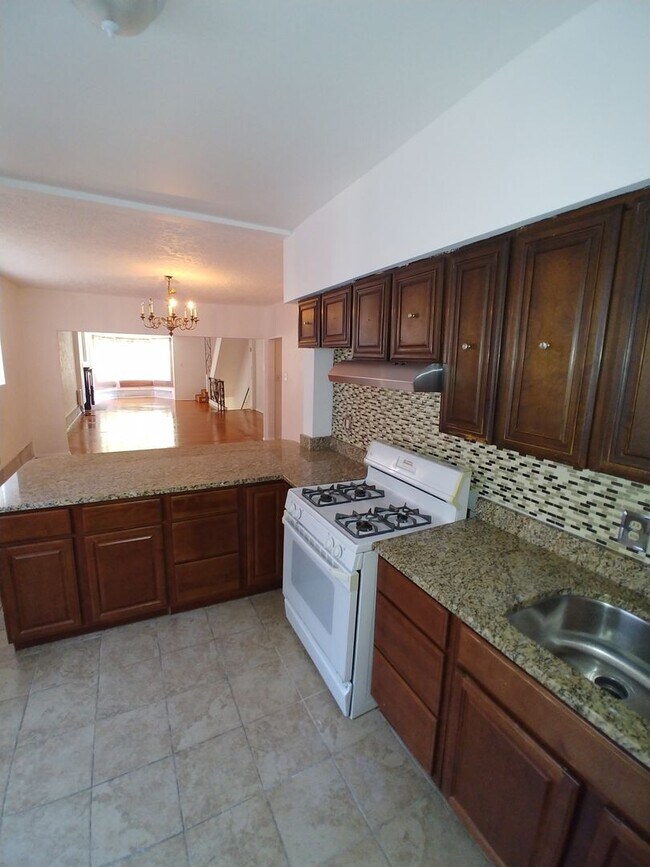 Building Photo - 28 N 50th St