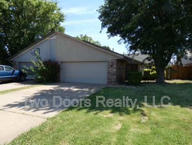 Building Photo - 12132 N Dewey Ave