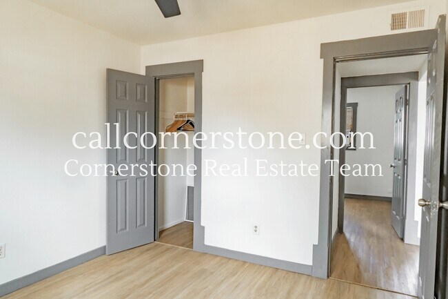 Building Photo - 940 S Arcadia St