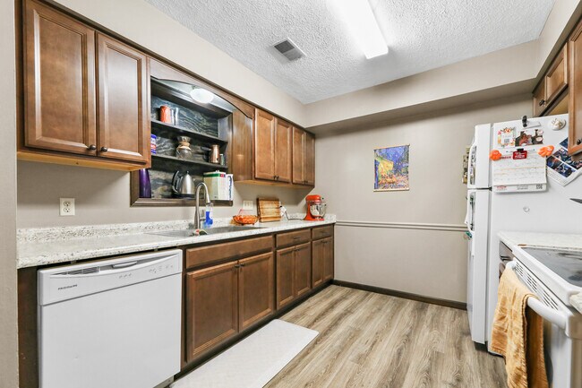 Kitchen - 1098 Big Valley Dr