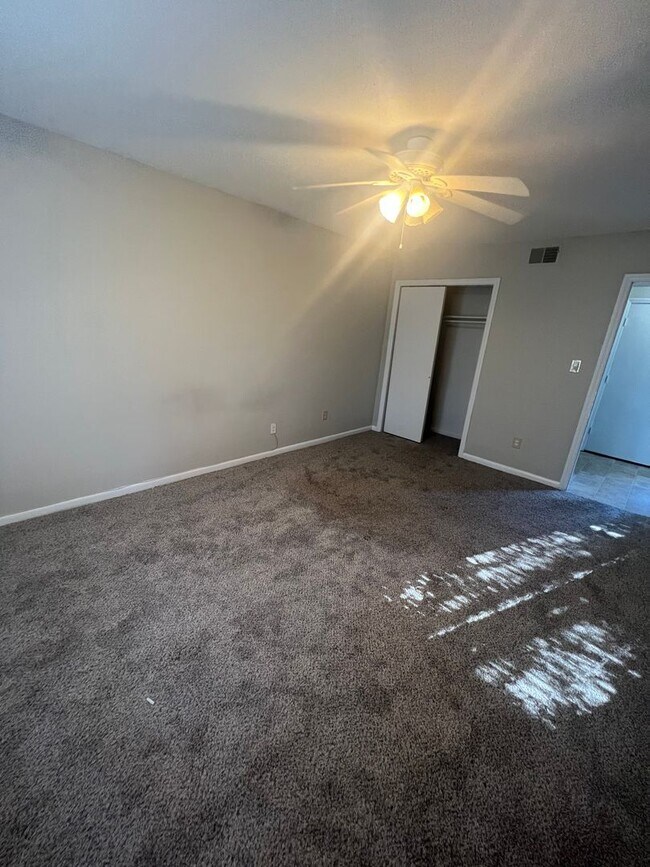 Building Photo - 1 Bd/1 Bth 2nd floor    ONLY $ 1050.00
