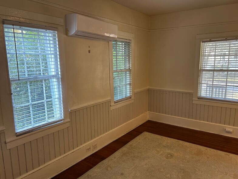 Building Photo - 332 Screven St