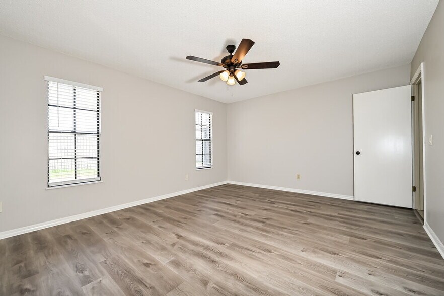Building Photo - 8014 Dunstable Cir