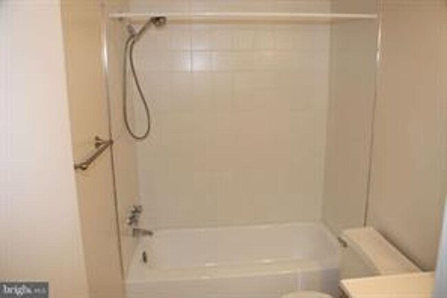 Building Photo - 3 BEDROOM CONDO WITH BALCONY, ALL UTILITIE...