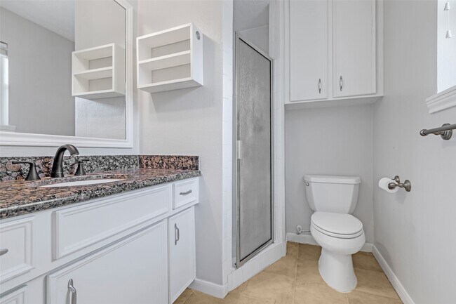 Building Photo - 3250 Three Pines Dr