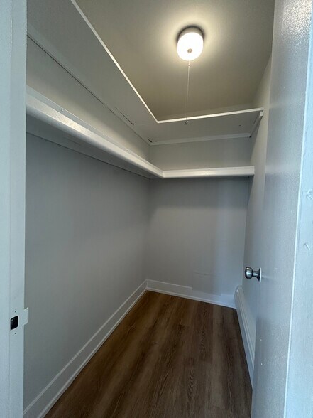 Building Photo - 1350 N Dearborn St