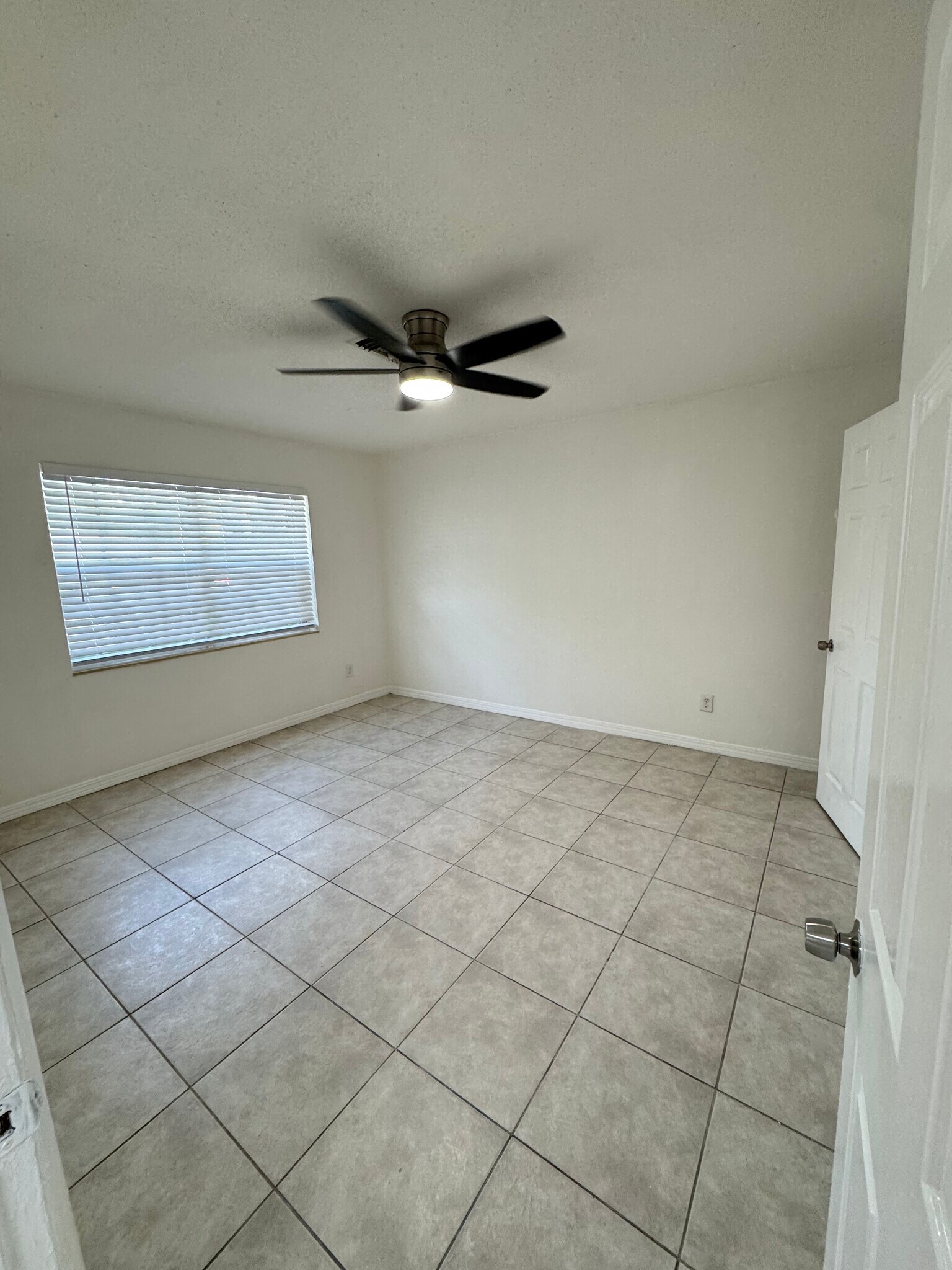 Building Photo - 4757 Myrtle Dr