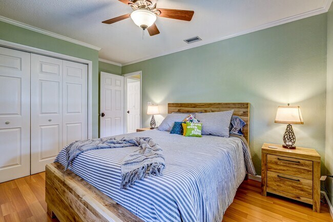 Building Photo - 2239 Wells Ave