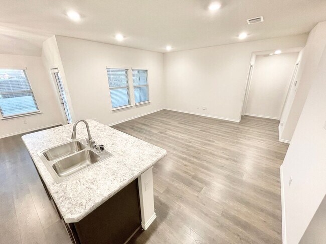 Building Photo - 1125 Silver Maple Ln