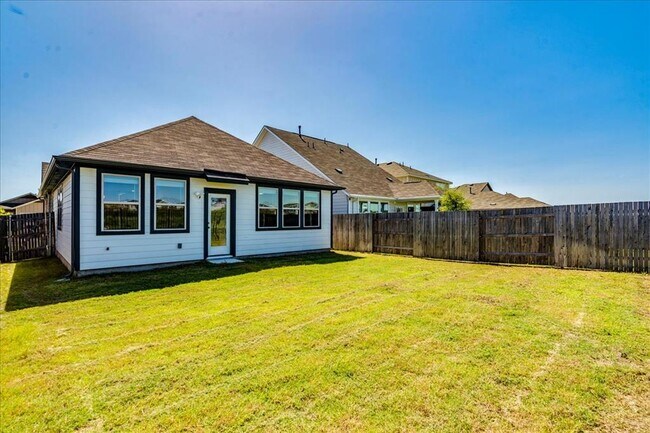 Building Photo - 802 Papaya Dr