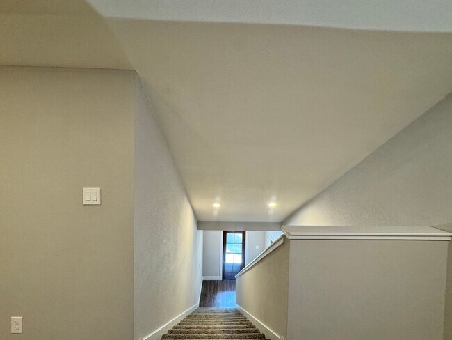 Building Photo - For Rent – 100 Brooklyn Dr, Canyon Lake, T...