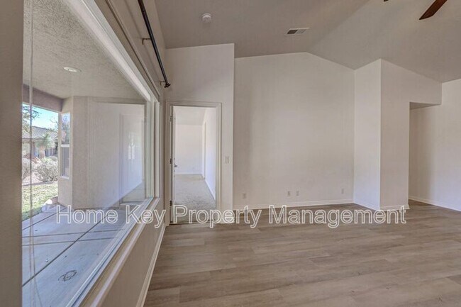Building Photo - 259 S 300 W
