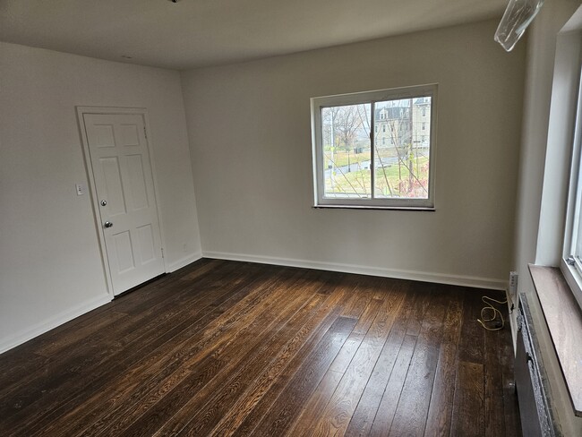 Living Room - 4748 Reading Rd