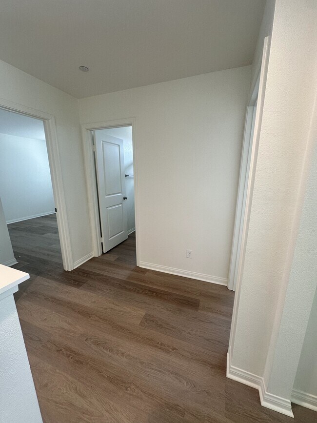 Building Photo - 144 N Sutter Ave