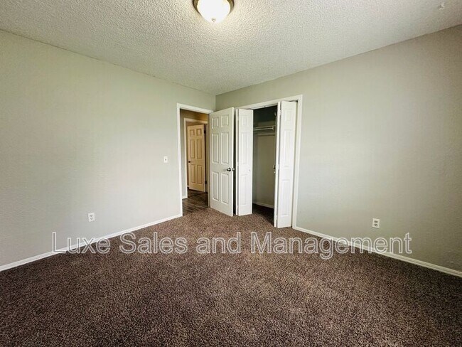 Building Photo - 11701 N Lee Ave