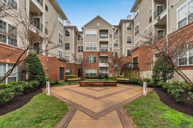Building Photo - Beautiful 2 Bedroom 2 Bathroom Condo In Mu...