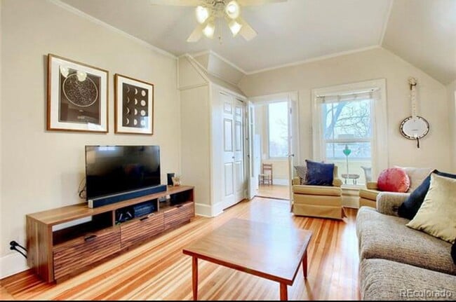 Building Photo - Charming Historic Condo in the Heart of Up...