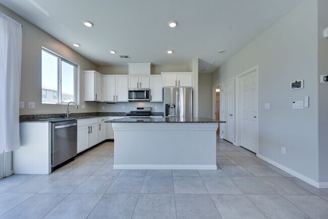 Building Photo - NW!! Solar!!  Gated!!  Bed and bath downst...