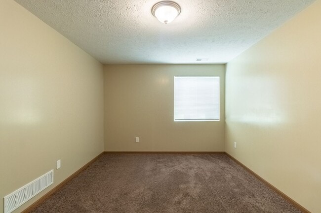 Building Photo - Beautiful Newer Home In South Lincoln