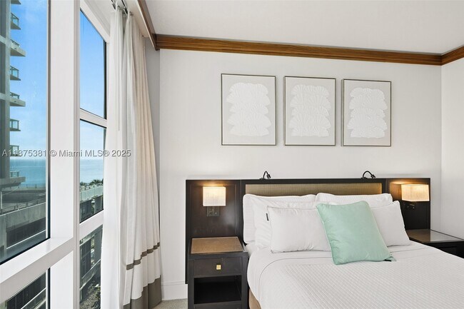 Building Photo - 6801 Collins Ave