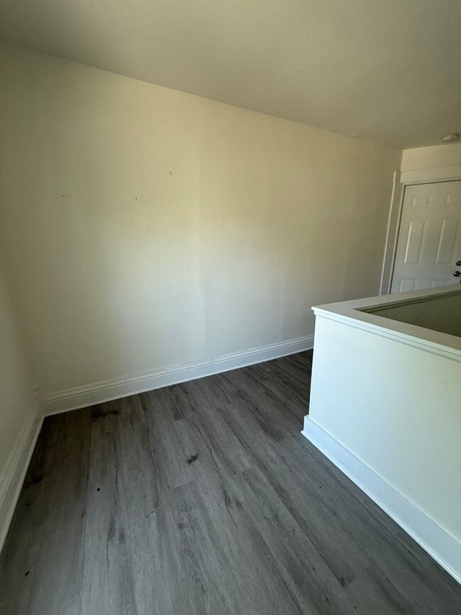 Building Photo - Beautiful 1 bedroom apartment in the desir...
