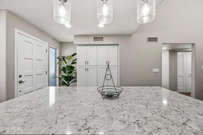 Building Photo - 7340 N Vía Camello Del Norte