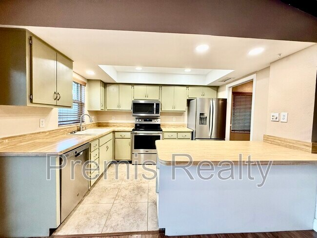 Building Photo - 2381 Timbercrest Cir W