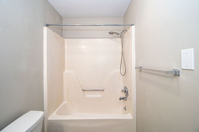 Building Photo - 10-410 Thompsonville Ln