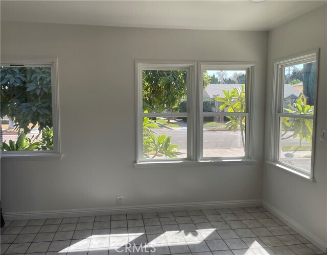 Building Photo - 1009 W Clark Ave