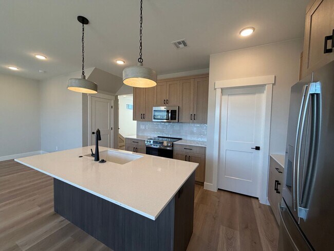 Building Photo - 608 Hemsworth Ln