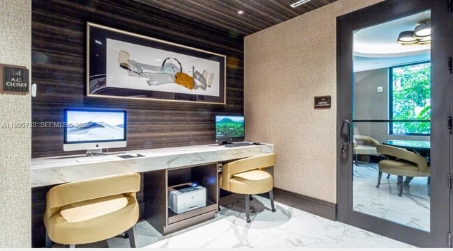 Building Photo - 301 Altara Ave