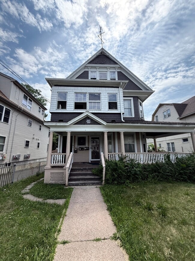 Building Photo - 224 Vine St