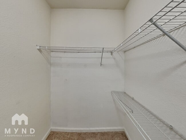 Building Photo - 5325 Dunlay Dr