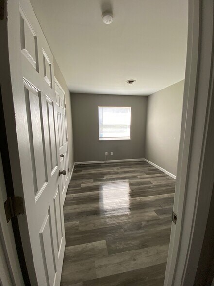 Building Photo - 109 Sandstone Ct