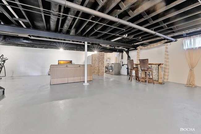 Building Photo - 341 N Lincolnway St