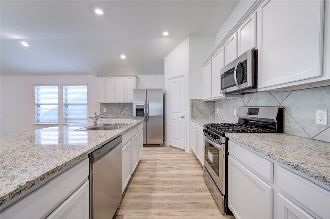 Building Photo - 3330 Meadknoll Ln