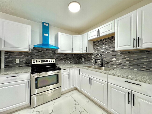 Building Photo - 10365 SW 149th Terrace