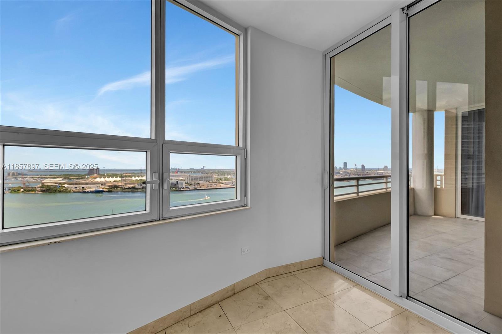 Building Photo - 848 Brickell Key Dr