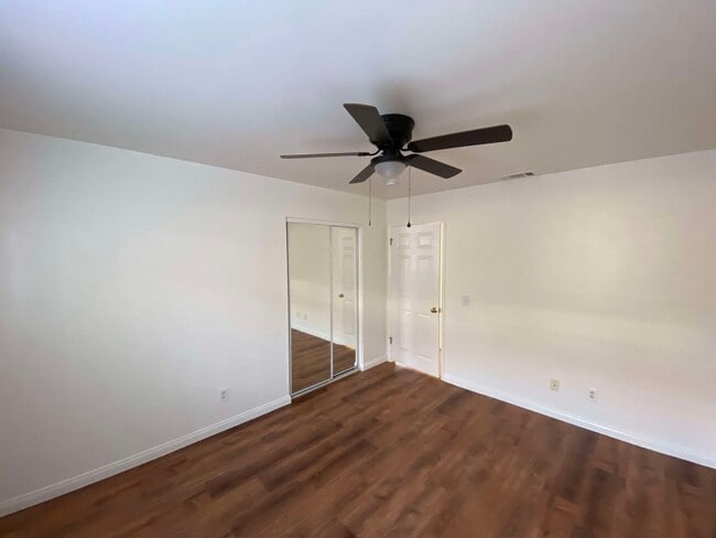 Building Photo - 762 W 21st St