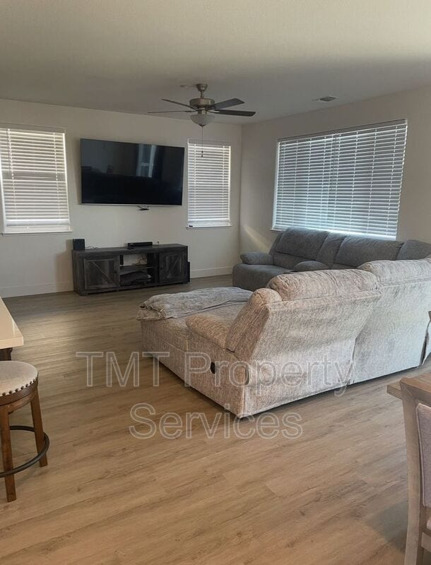 Building Photo - 1060 Lyonia Cir